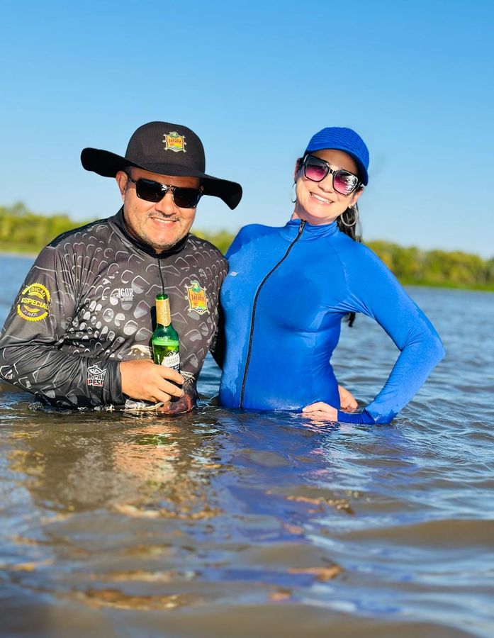 Papo dentro da água — acampamento Toca do Jacaré, Rio Araguaia