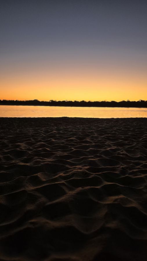 Anoitecendo sobre a areia — acampamento Toca do Jacaré, Rio Araguaia
