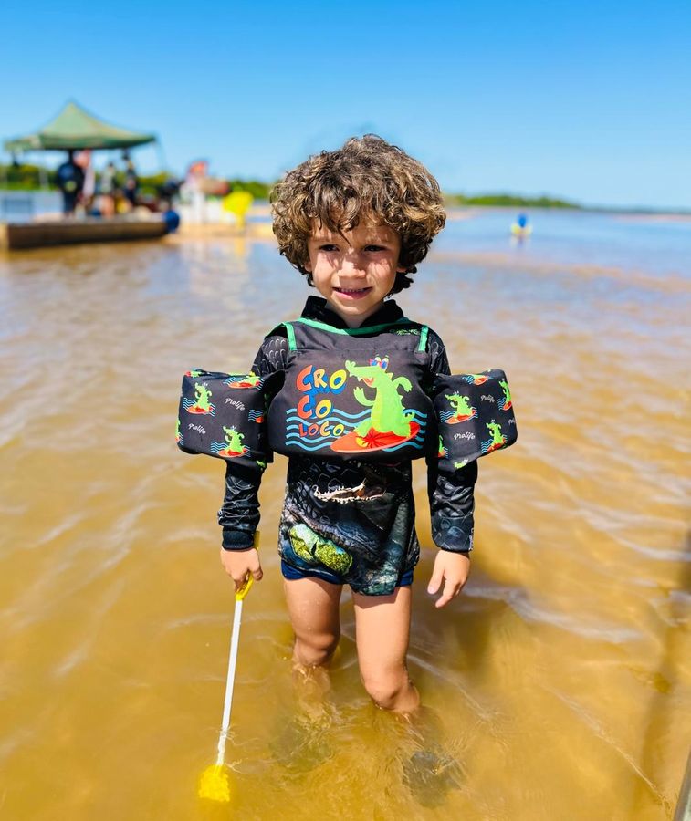 Primeiros passos dentro do rio — acampamento Toca do Jacaré, Rio Araguaia